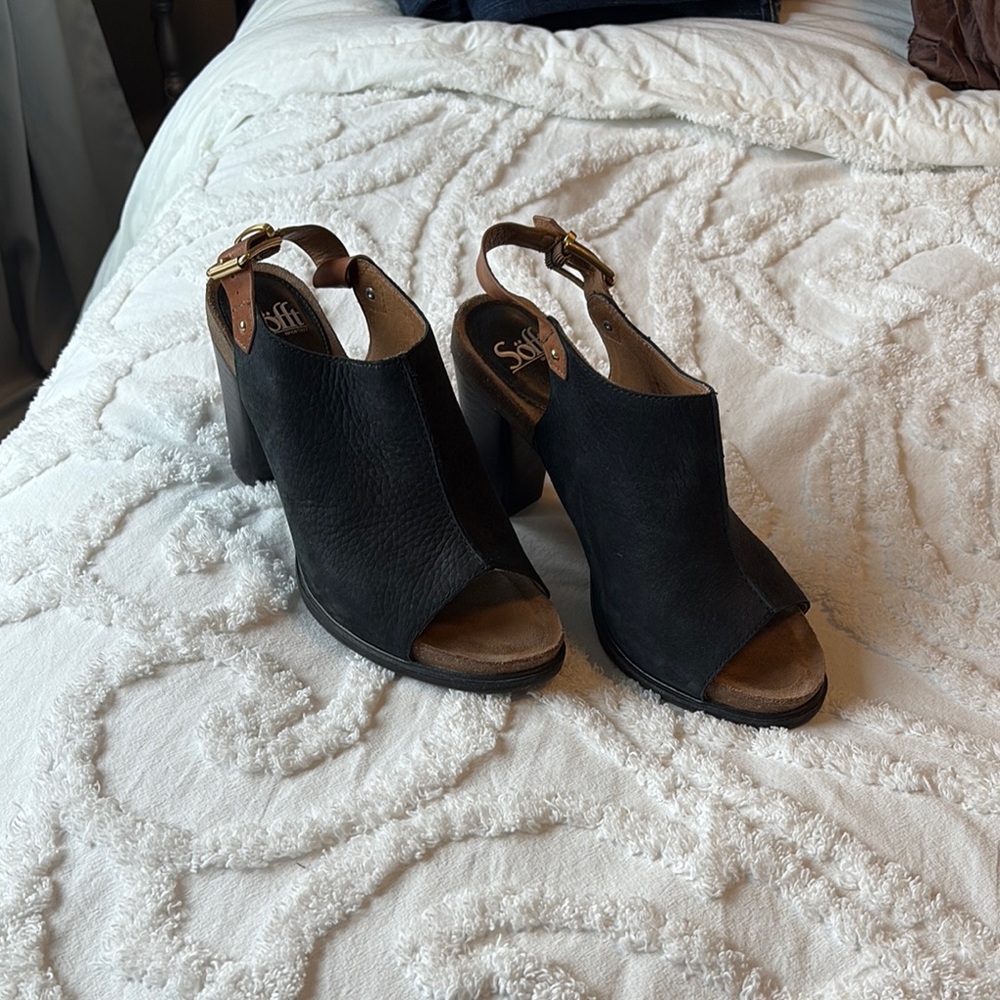 Sofft Black Leather Peep-Toe Mules
